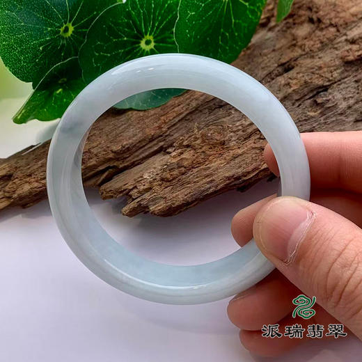 派瑞翡翠 翡翠手镯 糯种 浅绿色 商品图3