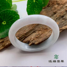 派瑞翡翠 翡翠手镯 糯种 浅绿色