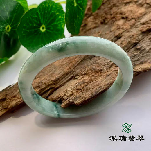 派瑞翡翠 翡翠手镯 糯种 浅绿色 商品图0