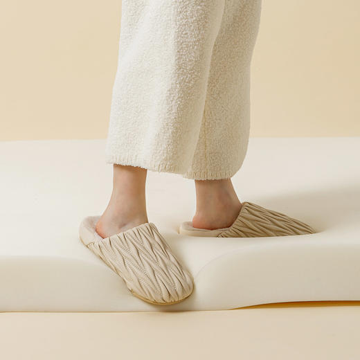 【专柜多样屋】多样屋云涧轻褶舒适拖加绒保暖拖秋冬拖鞋深栗棕（建议拍大一码） 商品图3