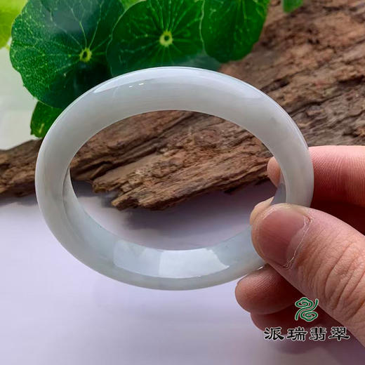 派瑞翡翠 翡翠手镯 糯种 浅绿色 商品图3