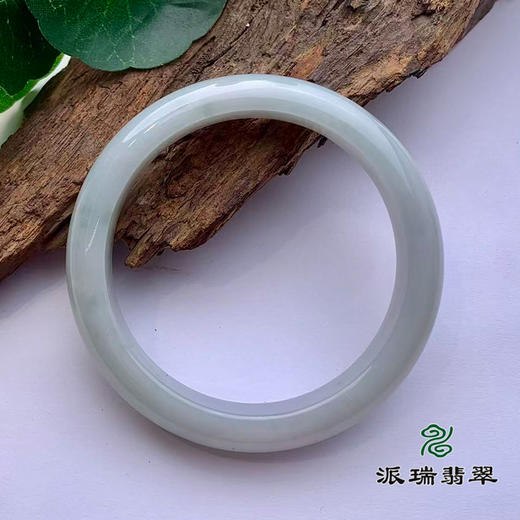 派瑞翡翠 翡翠手镯 糯种 浅绿色 商品图1
