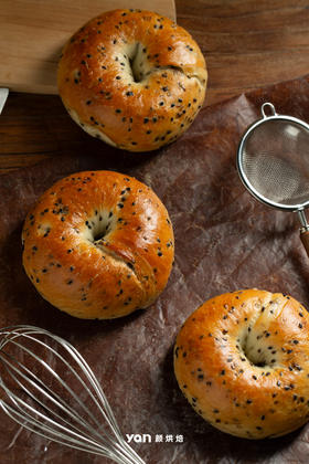 黑芝麻贝果