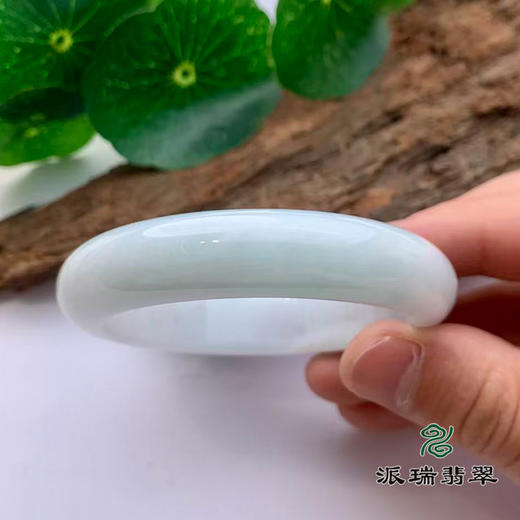 派瑞翡翠 翡翠手镯 糯种 浅绿色 商品图2