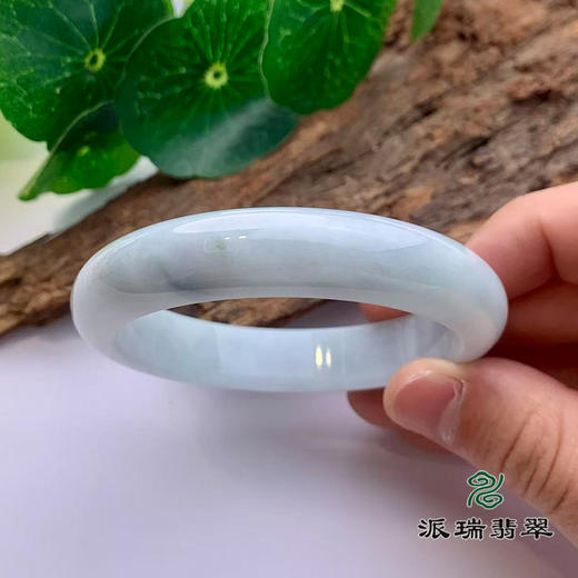 派瑞翡翠 翡翠手镯 糯种 浅绿色 商品图2