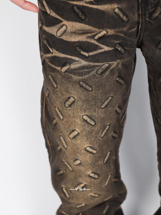 Who decides war | 复古做旧金属纹牛仔裤 商品图4