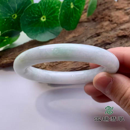 派瑞翡翠 翡翠手镯 糯种 浅绿色 商品图3