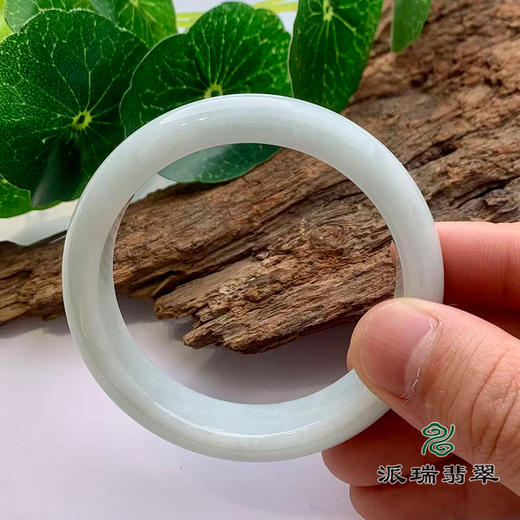 派瑞翡翠 翡翠手镯 糯种 浅绿 商品图3