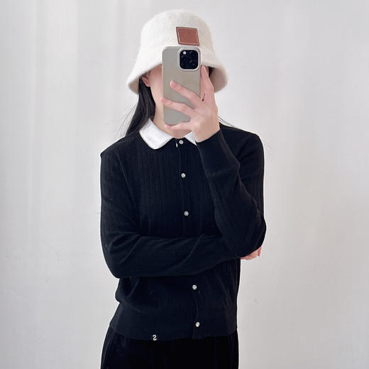 温柔风气质 撞色翻领羊绒+羊毛混纺针织衫两件套 黑色针织上衣 商品图3