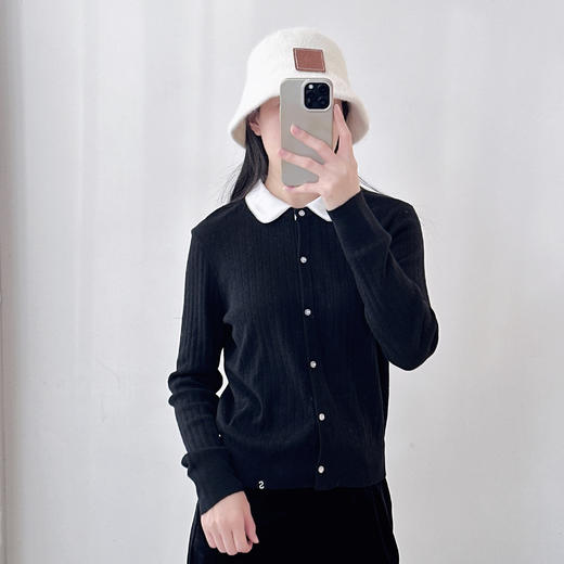 温柔风气质 撞色翻领羊绒+羊毛混纺针织衫两件套 黑色针织上衣 商品图1