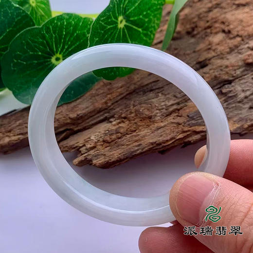 派瑞翡翠 翡翠手镯 糯种  浅绿色 商品图3