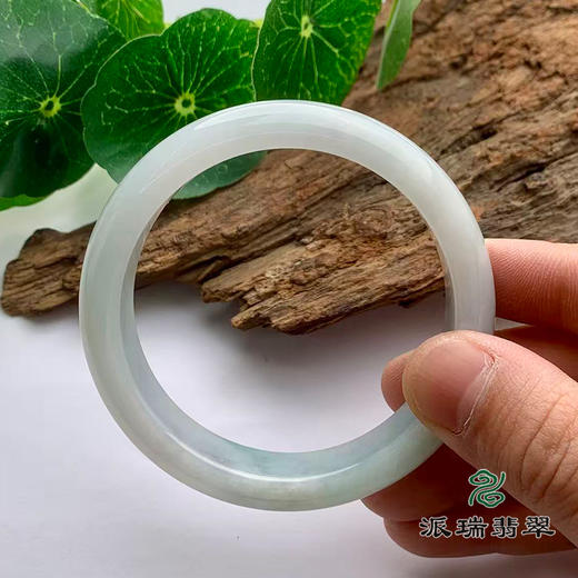 派瑞翡翠 翡翠手镯 糯种 浅绿 商品图3