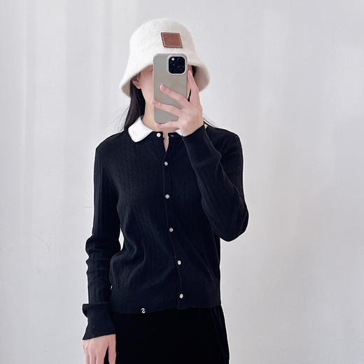 温柔风气质 撞色翻领羊绒+羊毛混纺针织衫两件套 黑色针织上衣 商品图0