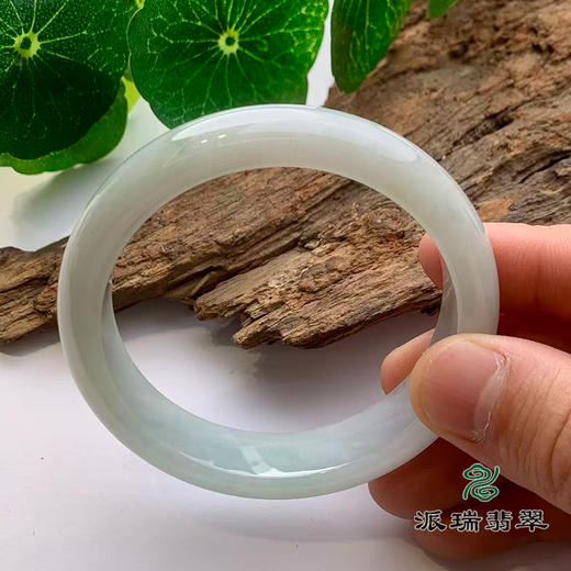 派瑞翡翠 翡翠手镯 糯种 浅绿 商品图3