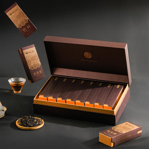 天池·金山·八大名枞
（宋种、东方红、香番薯、 拓富、兄弟、通天香、夜来香、竹叶）
112g/盒
（7g*16） 商品图1