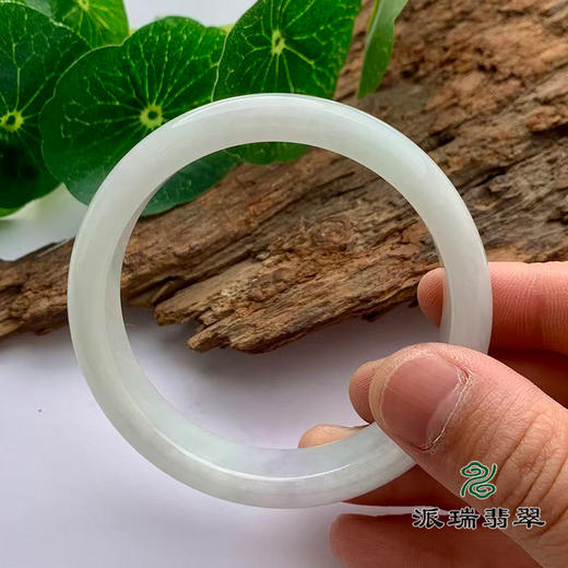 派瑞翡翠 翡翠手镯 糯种 浅绿 商品图3