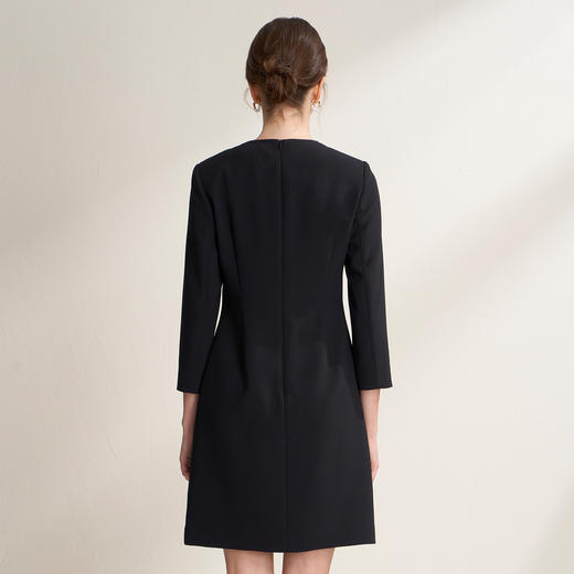 EITIE爱特爱气质圆领黑色亮片花朵装饰八分袖显瘦2026年春季新款连衣裙A2607133 商品图4