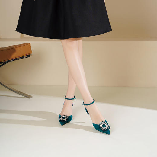Westory2026年春季尖头中跟羊京孔雀蓝配花型方扣中空单鞋晚宴鞋W26AH50141 商品图4