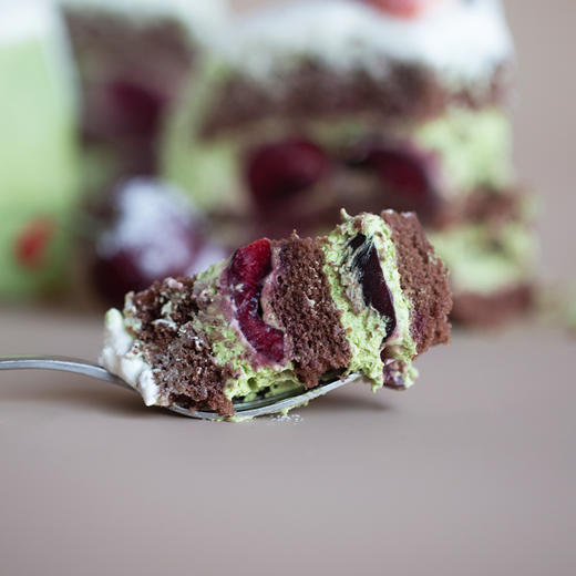 2025圣诞新品「冬之圣诞」开心果车厘子味蛋糕（当日达） 商品图6