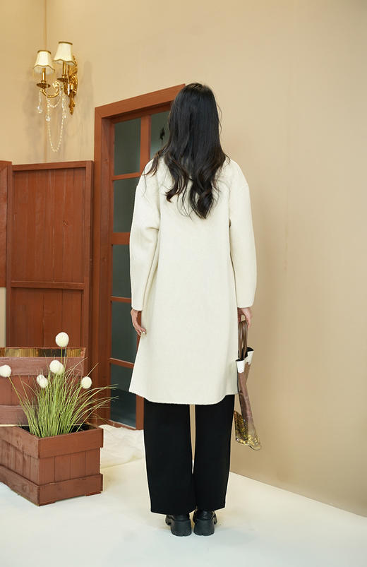 M1 臣禾	大翻领落肩袖中长款大衣	JZ244080775 商品图8