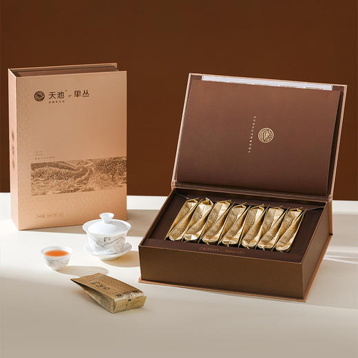 天池·金山·一盒识单丛
（水仙、黄枝香、蜜兰香、芝兰香、八仙、杏仁香、鸭屎香）
98g/盒
（7g*14） 商品图0