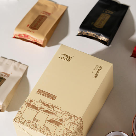 天池·青山传承·品鉴装
（黄枝香、蜜兰香、水仙、八仙、鸭屎香、杏仁香）
42g/盒 商品图3