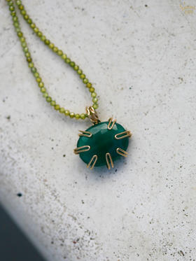 SpoiledBrat Jewelry彩色宝石吊坠系列 |  绿玉髓  斜长石 银灰色珍珠项链