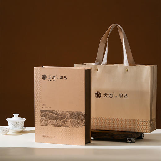 天池·金山·一盒识单丛
（水仙、黄枝香、蜜兰香、芝兰香、八仙、杏仁香、鸭屎香）
98g/盒
（7g*14） 商品图1