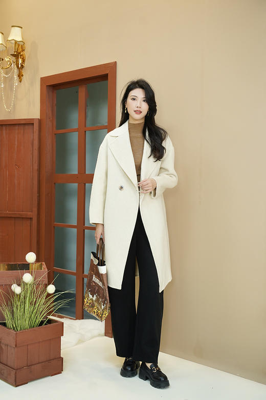 M1 臣禾	大翻领落肩袖中长款大衣	JZ244080775 商品图7