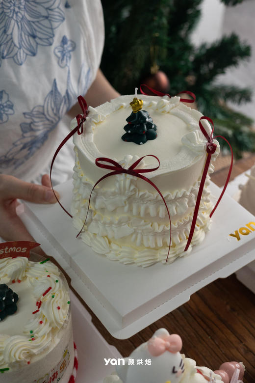 圣诞-白色花边圣诞蛋糕 商品图0