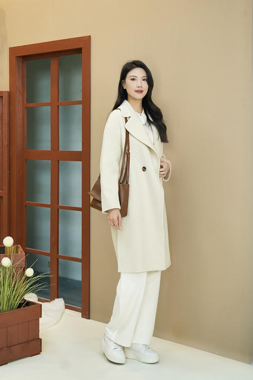 M1 臣禾	大翻领落肩袖中长款大衣	JZ244080775 商品图1