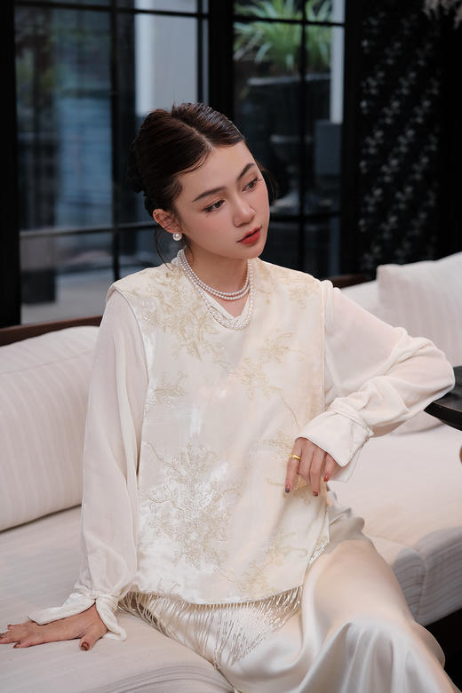 盛唐牡丹 | 白金丝绒蝴蝶流苏边马甲 商品图0