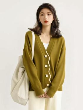 【韩系毛衣】芥末色～四粒扣波浪边拼色开衫毛衣-喜出