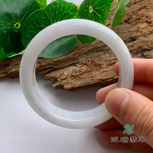 派瑞翡翠 翡翠手镯 糯种 绿白色 商品图3