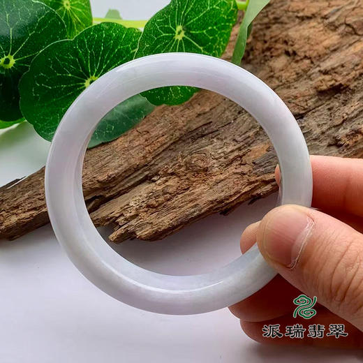 派瑞翡翠 翡翠手镯 糯种 浅绿色 商品图3