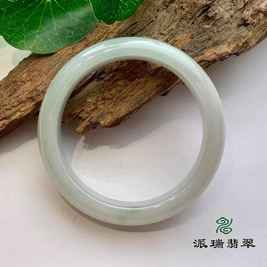 派瑞翡翠 翡翠手镯 糯种 浅绿色 商品图1
