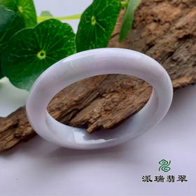 派瑞翡翠 翡翠手镯 糯种 浅绿色