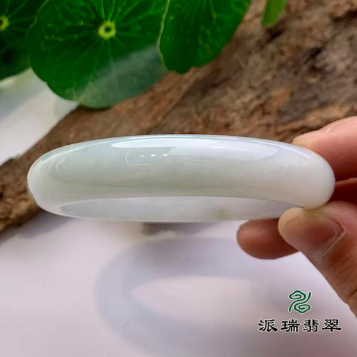 派瑞翡翠 翡翠手镯 糯种 浅绿色 商品图2