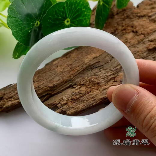 派瑞翡翠 翡翠手镯 糯种 浅绿色 商品图3