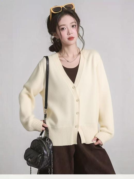 清了！清！不支持退货【自营】【韩系毛衣】米色斜开扣～短款宽螺纹开衫毛衣-喜出 商品图0