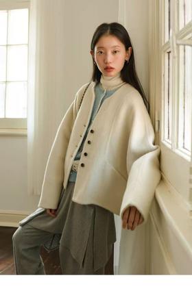 女王节抢购价-不支持退【自营】最后样衣，有些脏，不支持退货，能接受再下单哦【双面尼】（69.8%绵羊毛）24267小个子廓形短款羊毛双面尼大衣-喜出