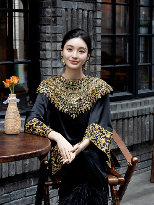 盛唐牡丹 |盘金手推绣真丝上衣+宫廷钉珠装饰云肩/黑金色 商品图1