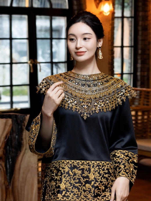 盛唐牡丹 |盘金手推绣真丝上衣+宫廷钉珠装饰云肩/黑金色 商品图6