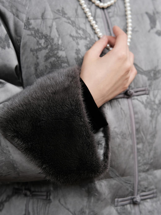 盛唐牡丹| 深灰提花对襟水貂羽绒服 商品图2