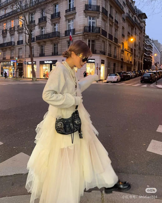 巴黎世家 Le Cagole 黑色 油蜡皮 月牙机车包 商品图3