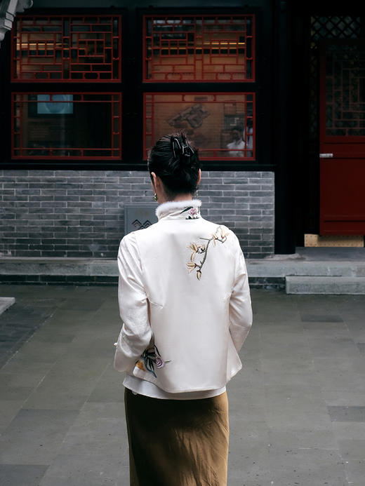 盛唐牡丹大师系列-王小潇 | 重缎真丝手绣水貂毛棉马甲 商品图2