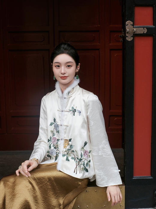 盛唐牡丹大师系列-王小潇 | 重缎真丝手绣水貂毛棉马甲 商品图0