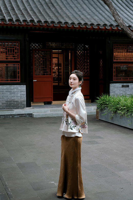 盛唐牡丹大师系列-王小潇 | 重缎真丝手绣水貂毛棉马甲 商品图3