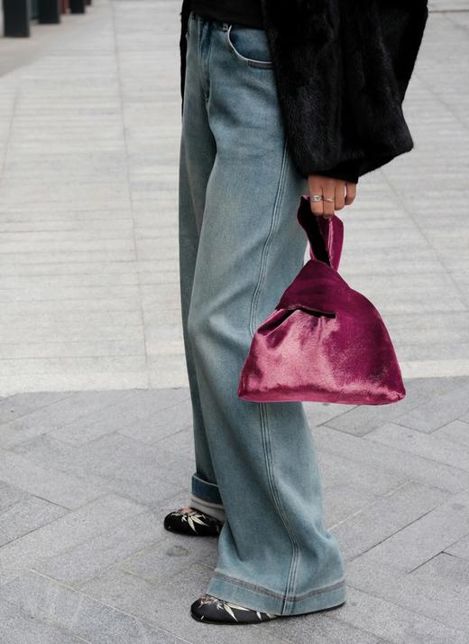 盛唐婧|爆款薄绒直筒牛仔裤&手拿包(粉色丝绒) 商品图0