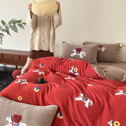 【换季出清】自然醒高克重牛奶绒四件套-发财小马（送元宝抱枕）MT 商品图11